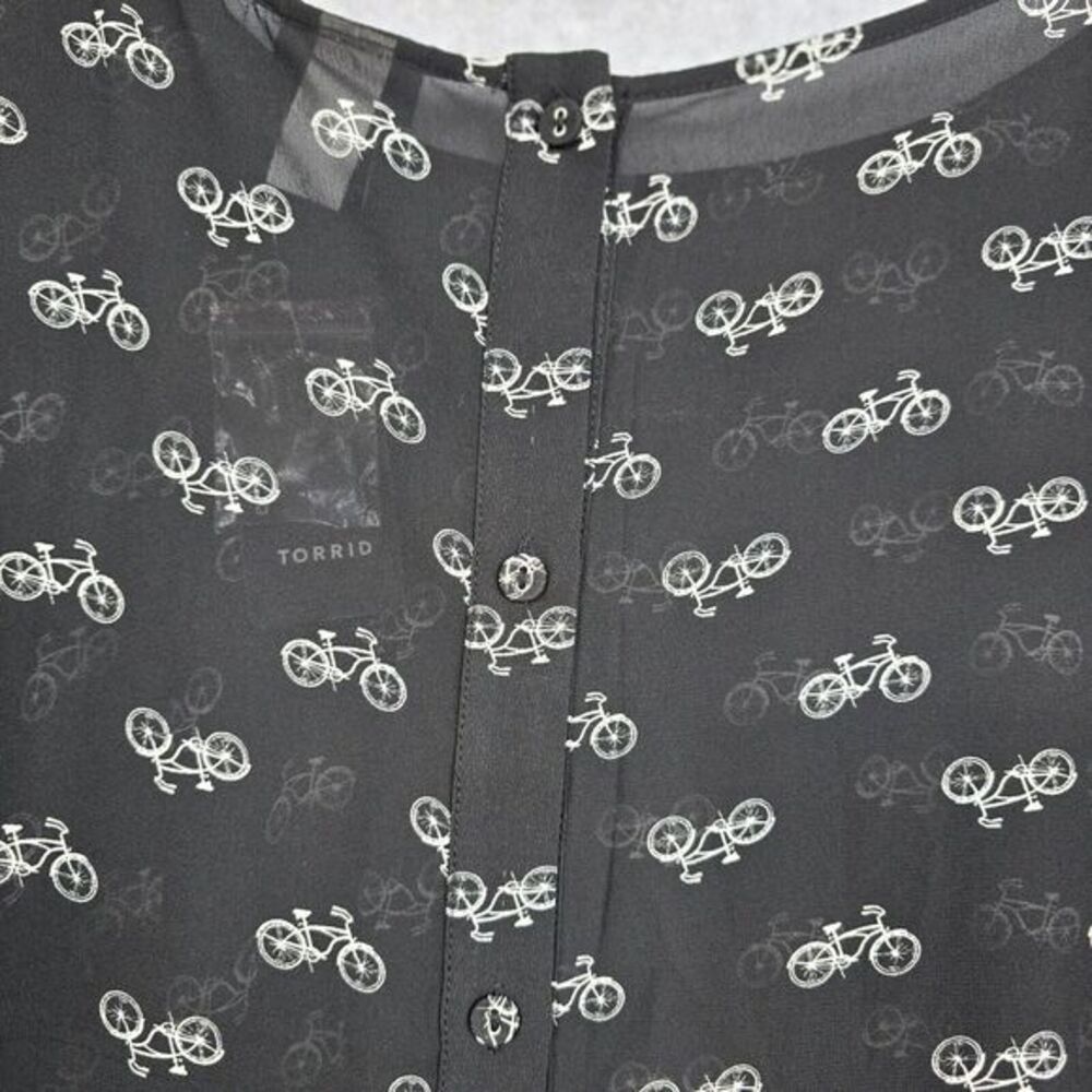 Torrid Top Blouse Womens Size 4 Black White Sheer Short Sleeve Bicycle Print NWT - Picture 7 of 13
